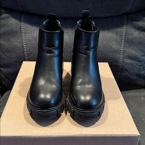 Steve Madden Howler Black Ankle Boots